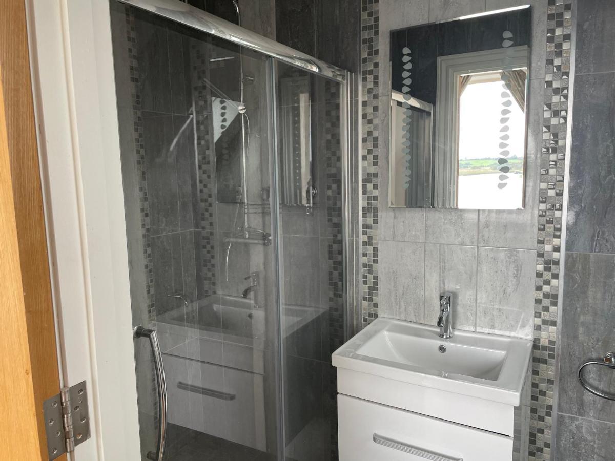 Lough Key Luxury Riverfront Apartment Cootehall Esterno foto
